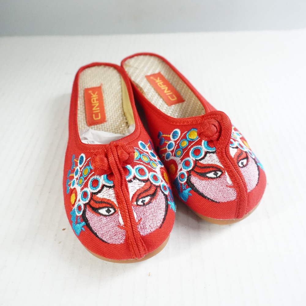 VTG Cinak Red Embroidered Peking Opera‎ Face Slip On Mules Women's Size 40 Asian